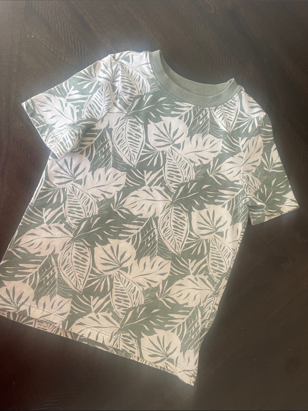 Old Navy Sage and White Leaf Print Short Sleeve Tee